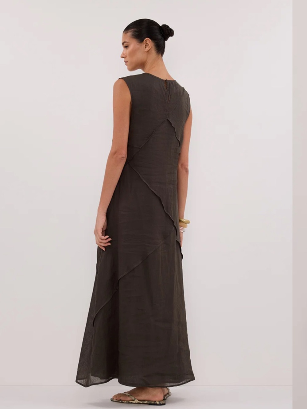 DISSH Ramie V-neck Maxi Dress - Picture 5 of 6